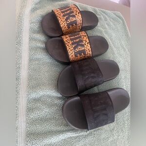 Set of two women Nike Slides